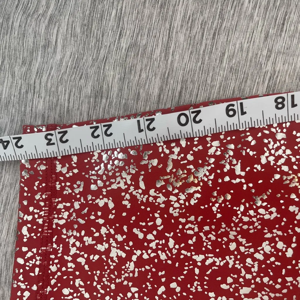 NWT Sweaty Betty Disco Metallic Leggings,‎ Red Terrazzo Foil Print 7/8 lenght - Image 7