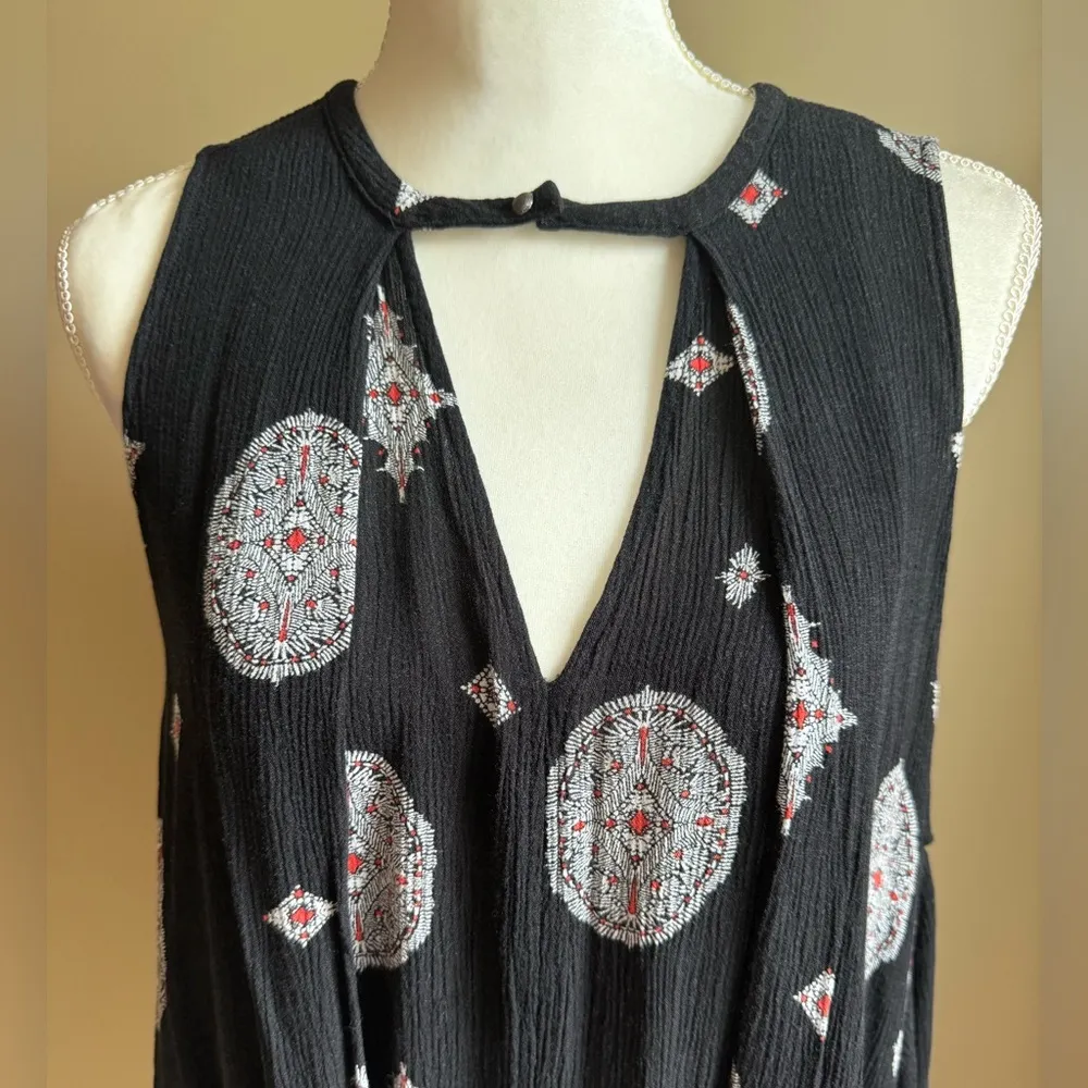 Snap Out of It Sleeveless Tree Swing Tunic Top/Mini Dress in Black - Image 5