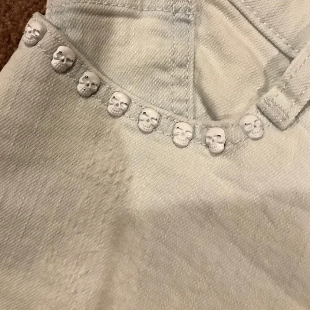 Rock & Republic White Jean Shorts with Frayed‎ Hem size 8 (254) - Image 2