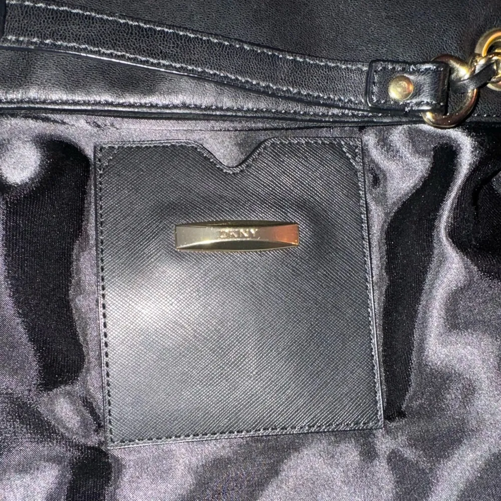 New York Designer DKNY Black Calf Leather Shoulder Bag with Chain Handles - Image 8