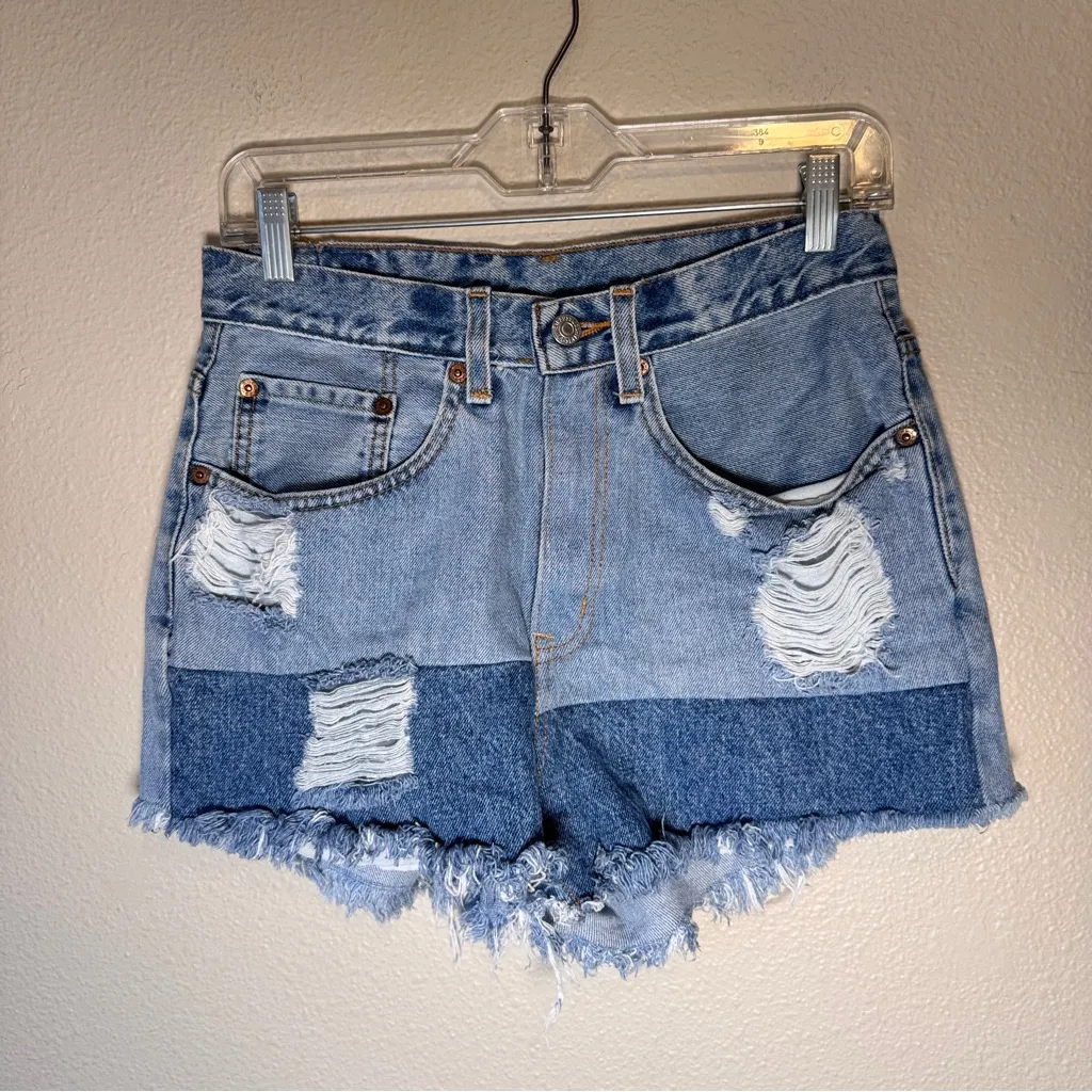 Levi’s Blue Denim Cut Off Jeans Shorts Womens 36 Festival Distressed 505 - Image 2
