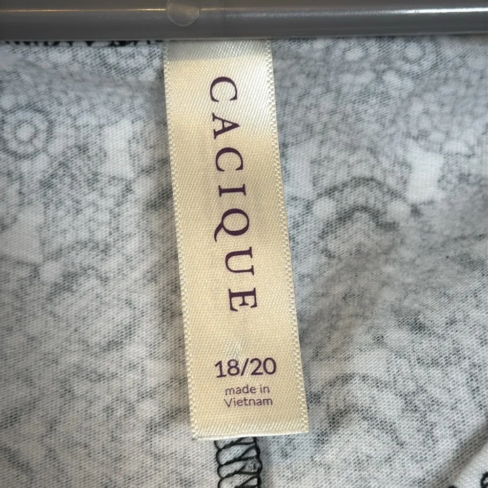 Plus Size Cacique White Black Geometric S/S Blouse Size 18/20 EUC #2521 - Image 7