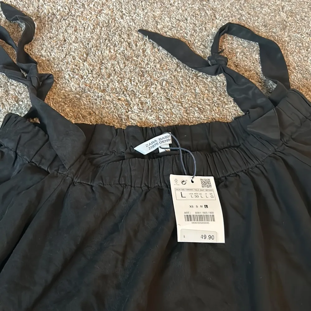 Basic Denim Women’s Black Off Shoulder Top with Shoulder Tie Sz Large - Image 3