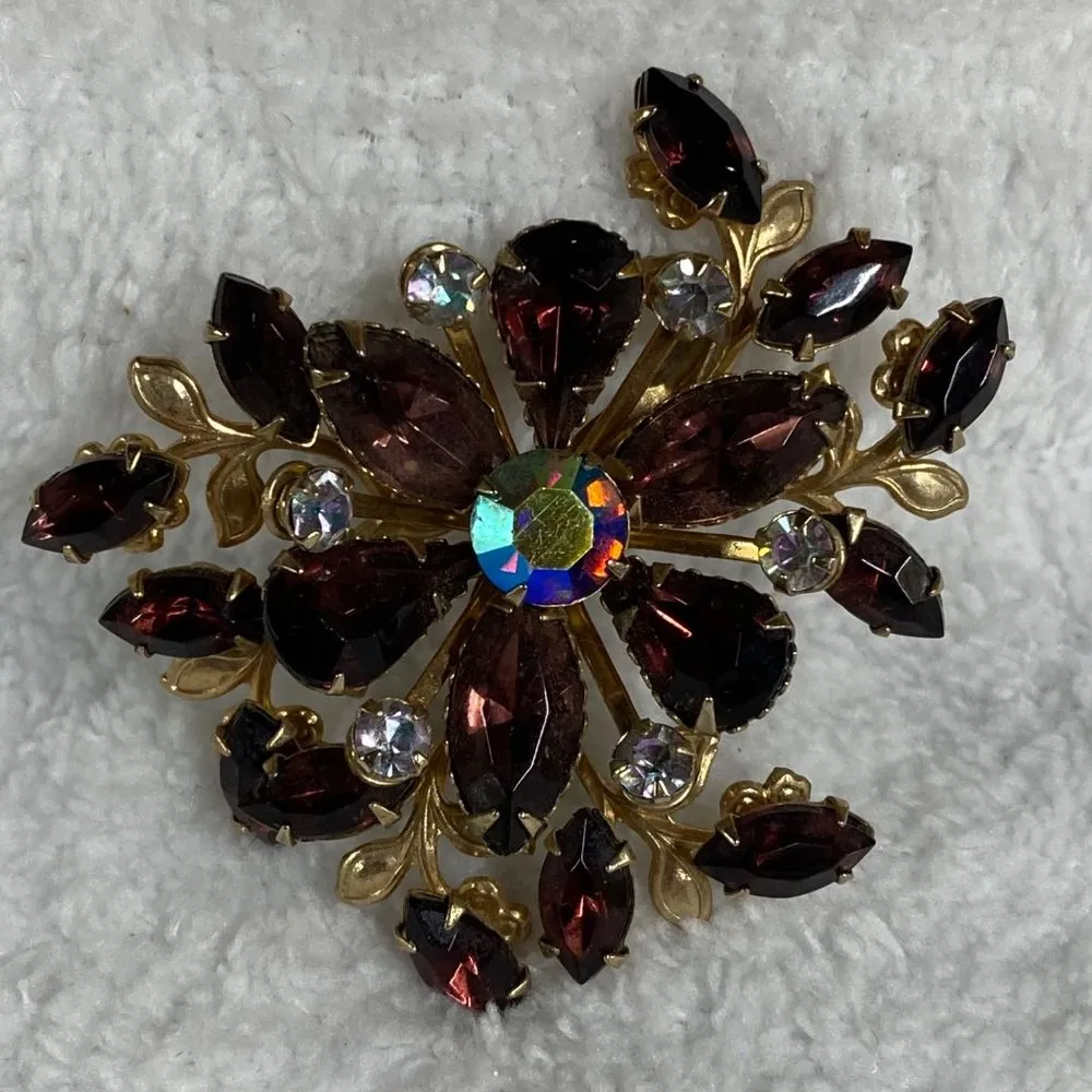 Purple Flower Floral Pin Brooch Vintage Center Flower with Buds Rivet Back - Image 7