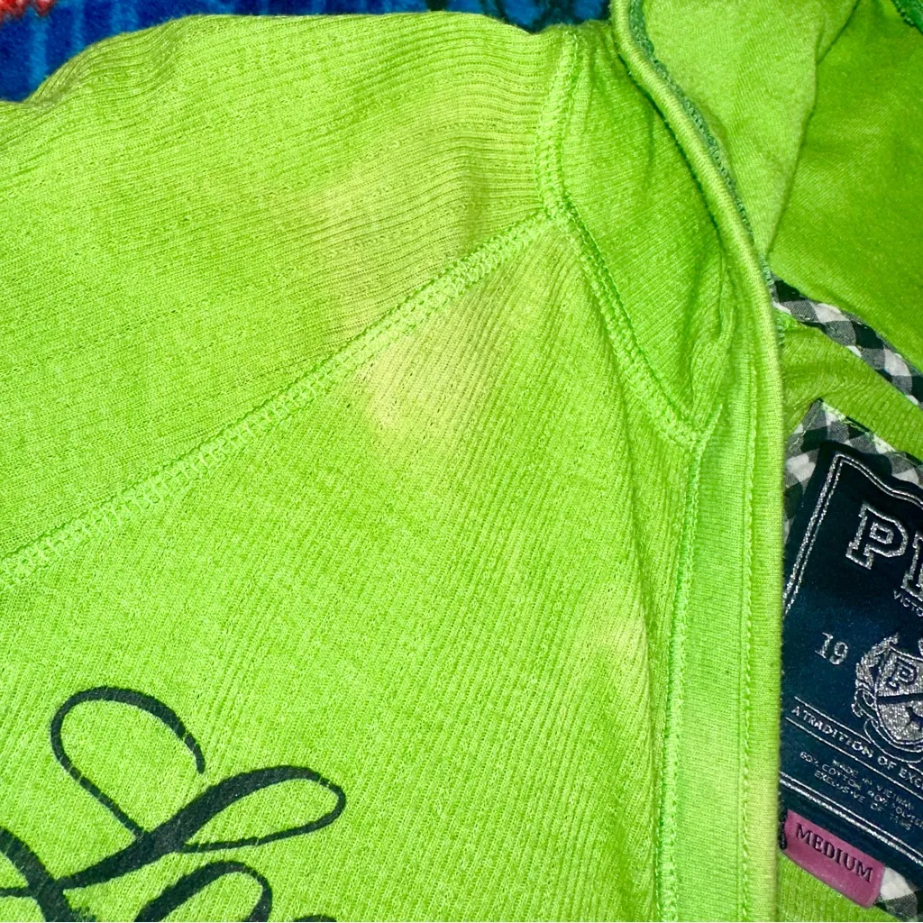 Y2K Vintage VS PINK Long Sleeve Hooded Henley! - Image 4