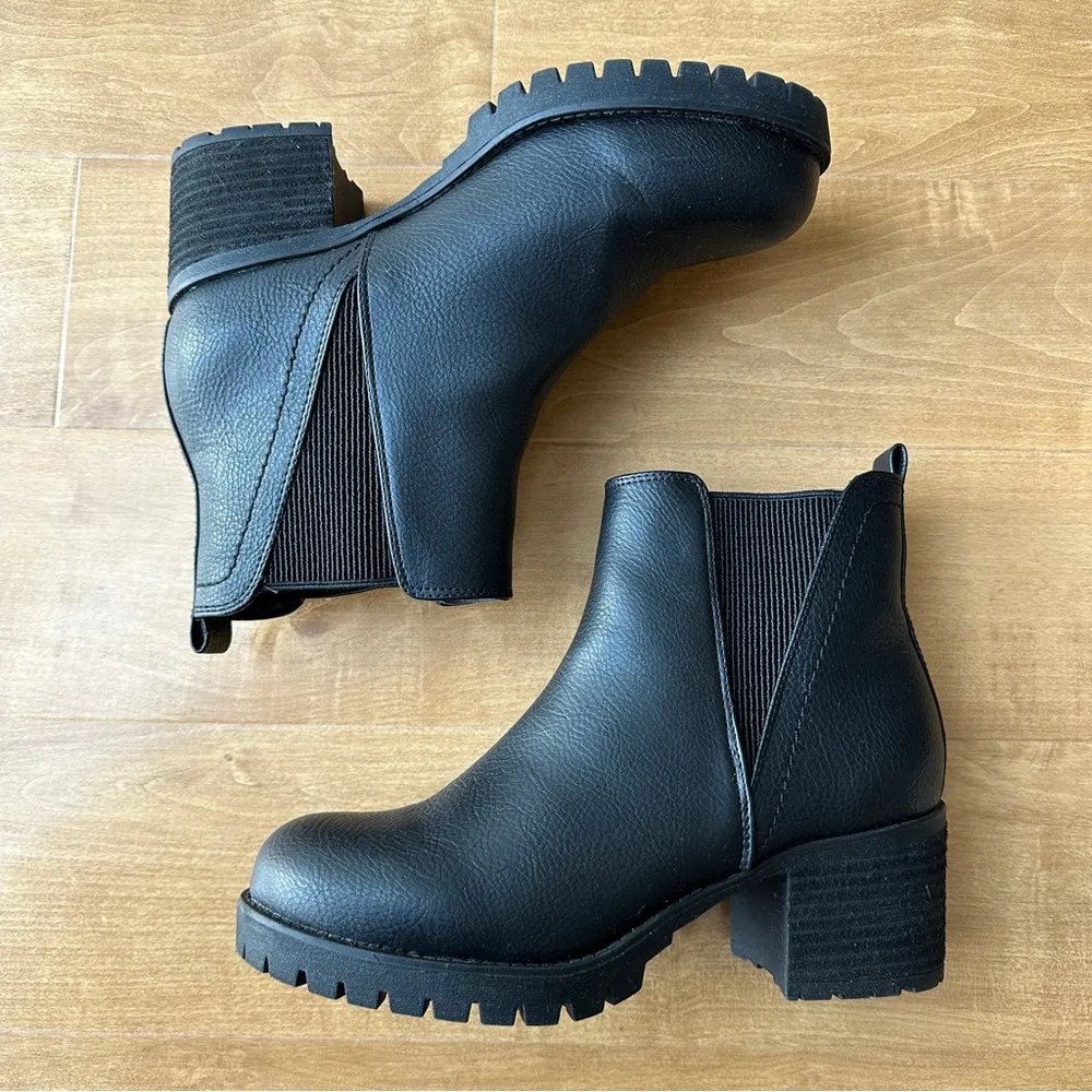 Jody Chelsea Boot, Black, Women’s Heeled Leather Booties, Size 9M - Image 8