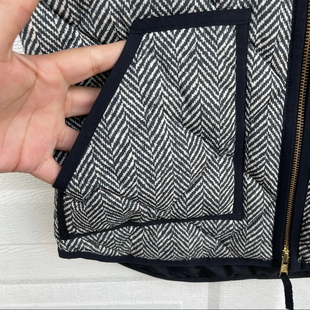 J Crew Women’s Vest Excursion Herringbone Beige Black Quilted Puffer XS - Image 7