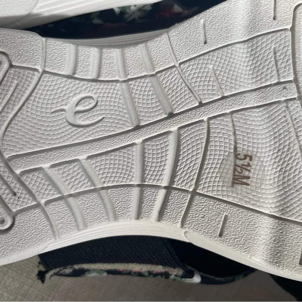 Easy spirit floral slip on sandals - Image 3