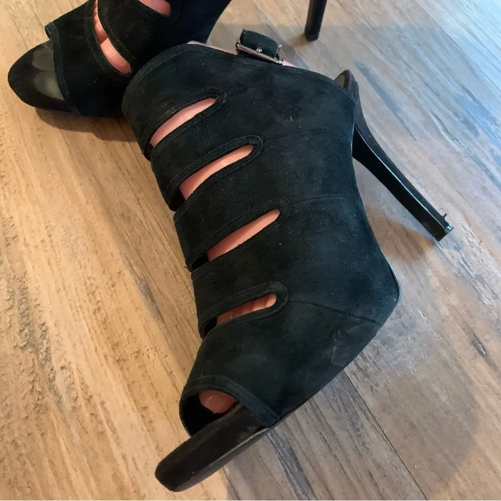 Gianni Bini Cut Out Stilettos Women Size 9.5 M Black Suede - Image 3