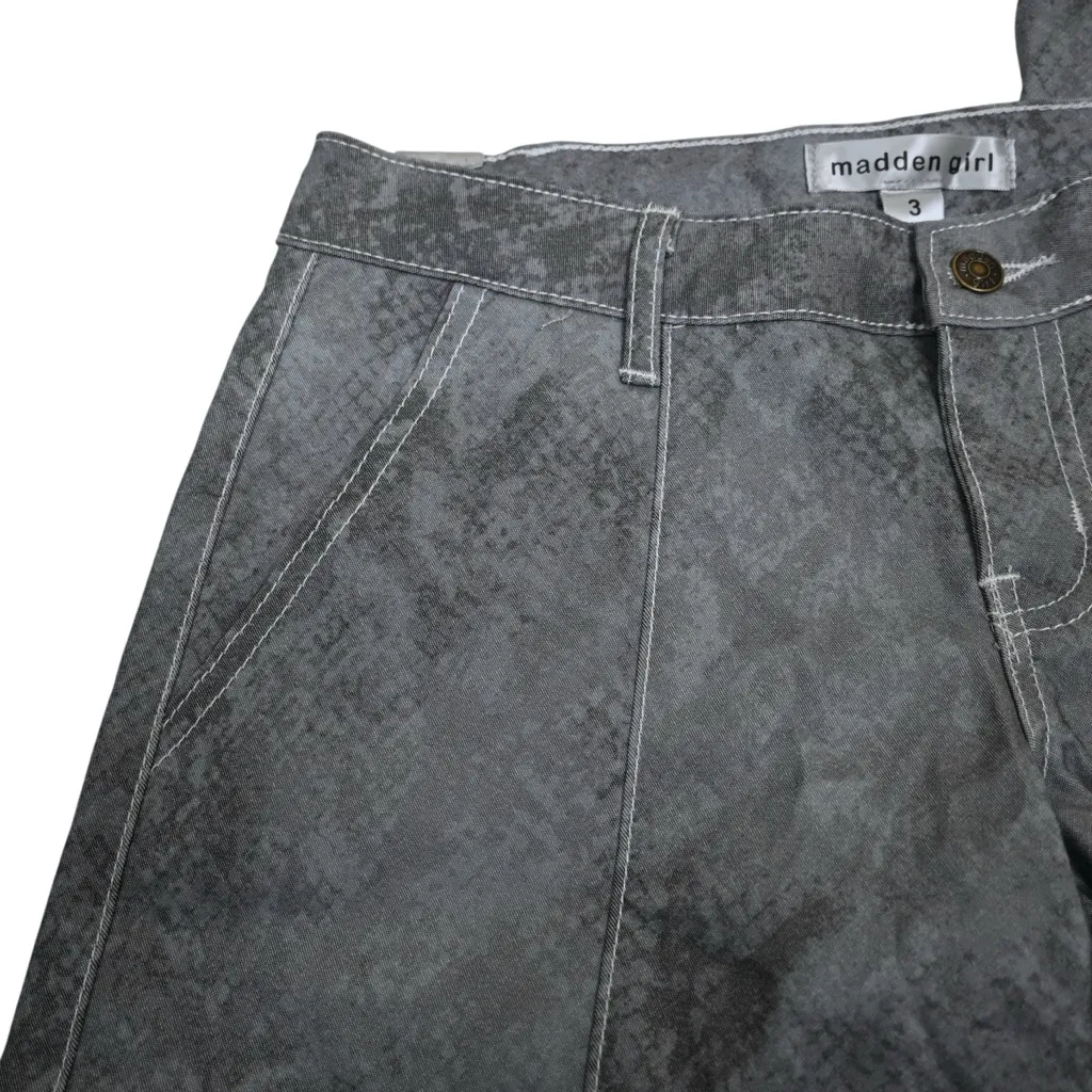 Madden Girl Women's 3 Loose Fit Snake Print Jean NEW - Image 6