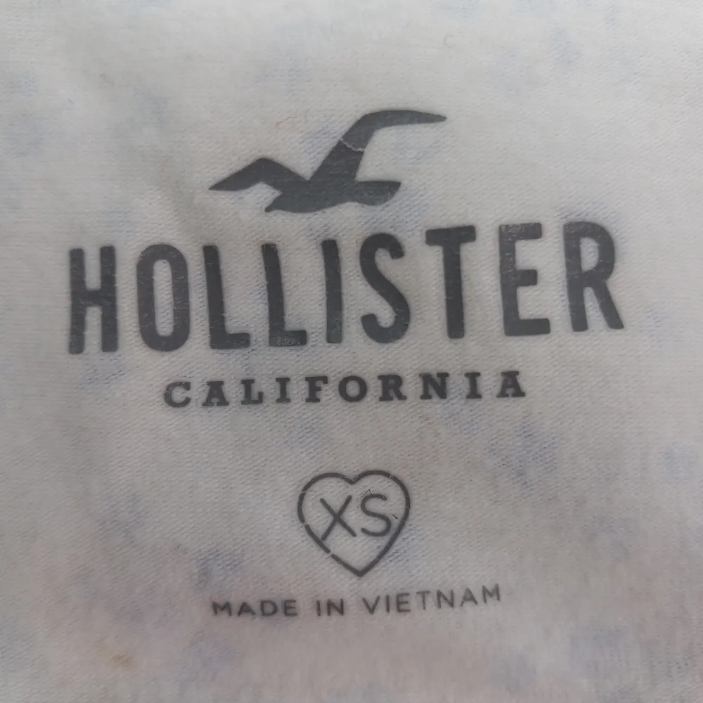 Hollister XS Floral Sleeveless Ruched Front Crop Top In Baby Blue on White - Image 6