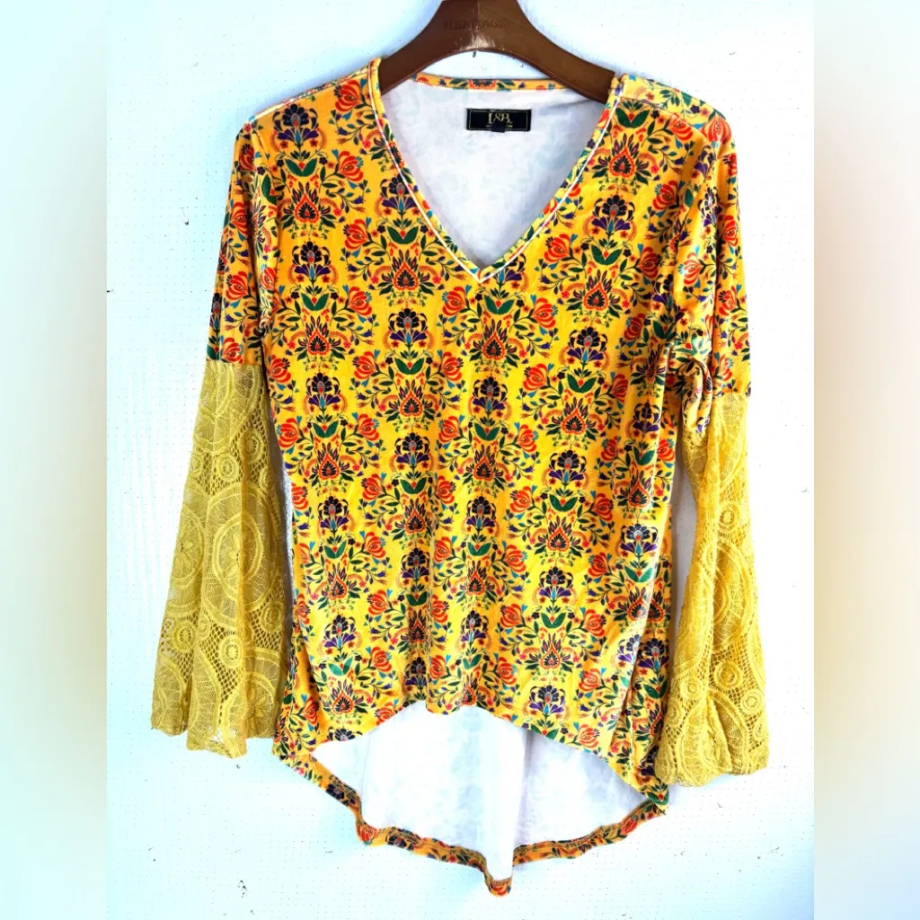 L&B S Boho V-Neck Lace Bell Sleeve Velveteen Floral Top in Gold - Image 3