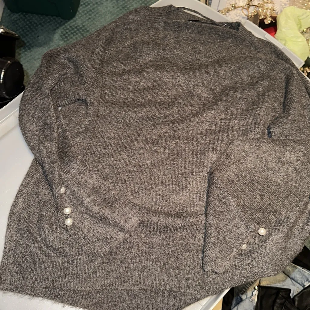 Vero mods grey sweater large NWOT - Image 10