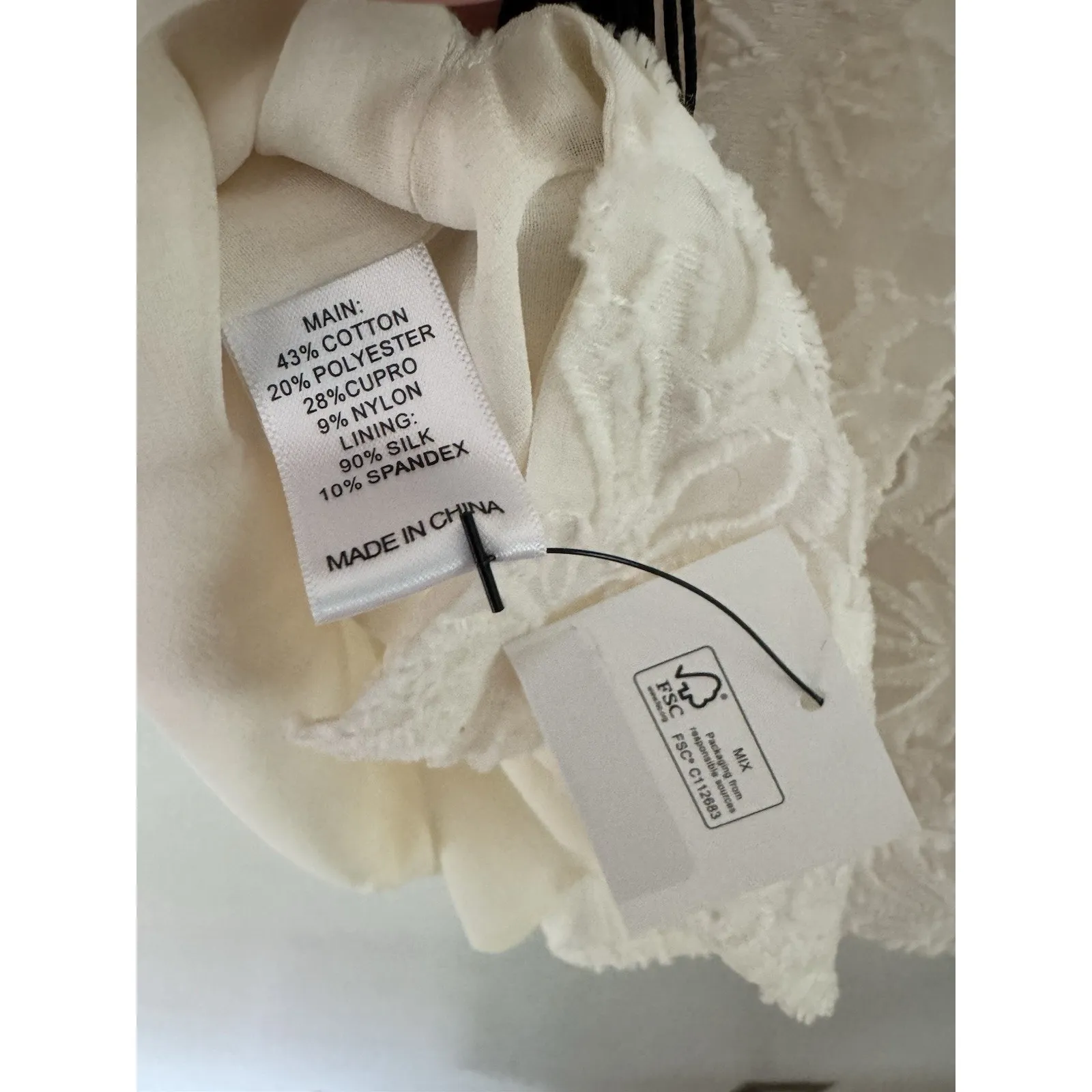 St. John Cream Textured Floral Popover V Neck Tassel Silk Lined Tunic Top Large - Image 8