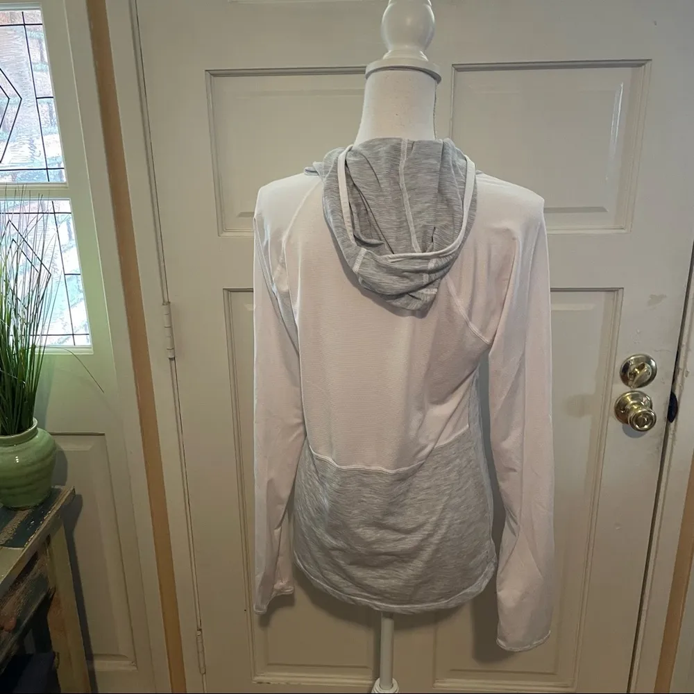 The North Face Women’s Long Sleeve Hooded T-Shirt - Image 4