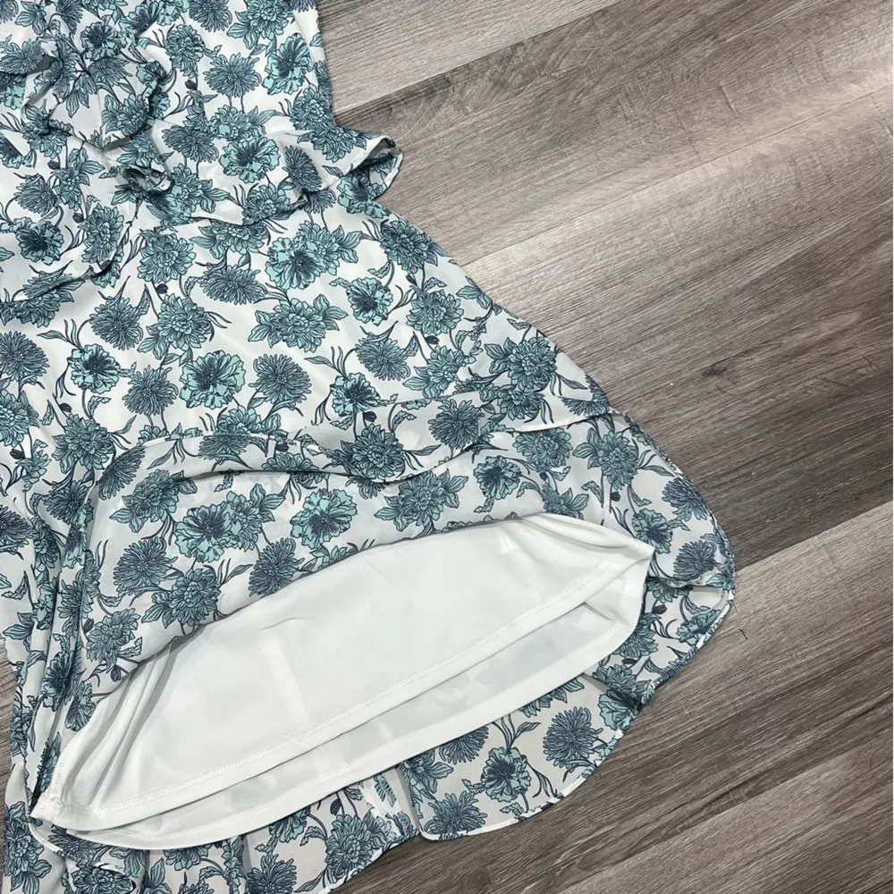 Gianni Bini blue and white floral dress size small - Image 3