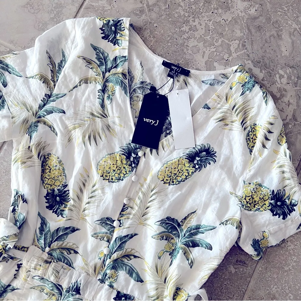 Very J Pineapple Season Romper with Side Detail, White Size M New w/Tag - Image 5