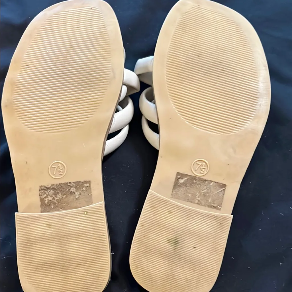 Universal Standard Cream Slide Sandals 7.5 - Image 3