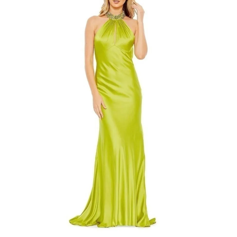 IEENA FOR MAC DUGGAL 7599567 Beaded Halter Neck Satin Mermaid formal Gown Green - Image 2