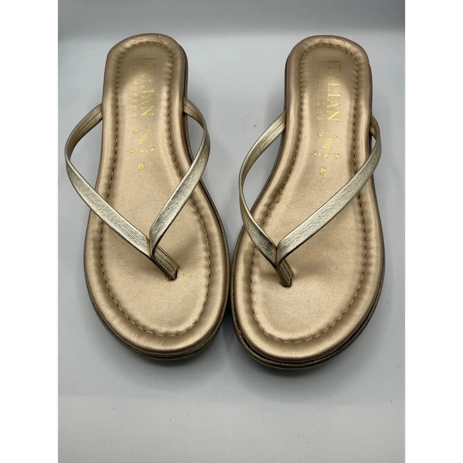 Italian Shoemaker Women 8 Gold Slip On Flip Flop Sandals Metallic Made in Italy - Image 2
