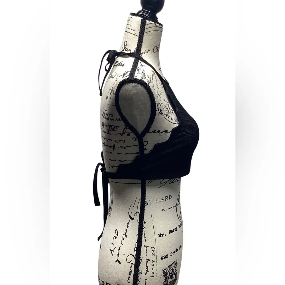 Cupshe textured halter bikini. Size Large - Image 3