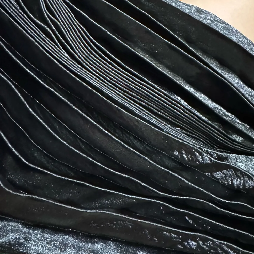 black pleated skirt - Image 3