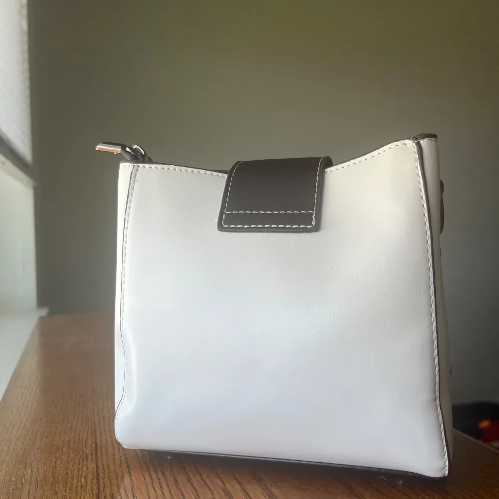 NWOT Graffiti Crossbody Bag White - Image 3