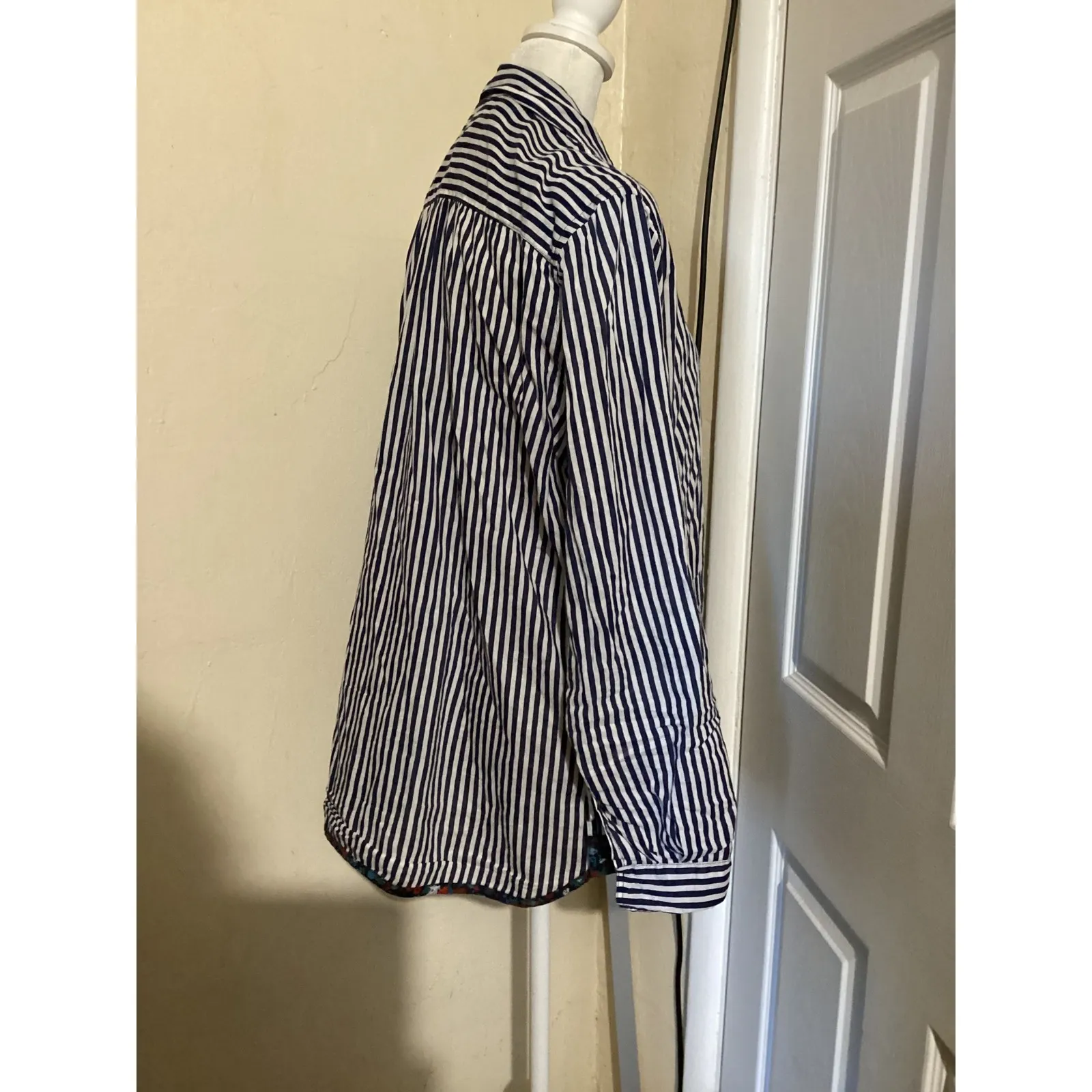 Holding Horses Striped Floral Button Down Shirt Women's Size M Navy Blue - Image 5