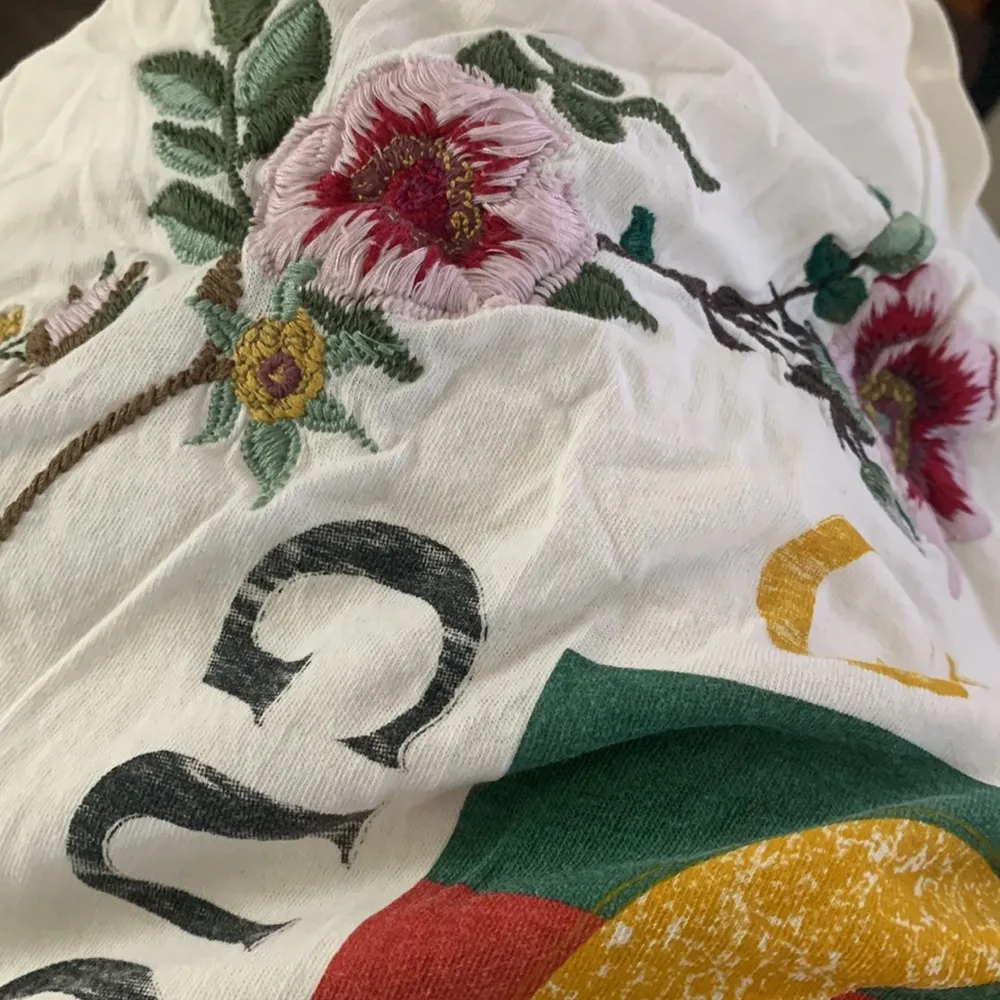 Gucci Floral-Embroidered Logo Distressed Cotton T-Shirt - Image 7