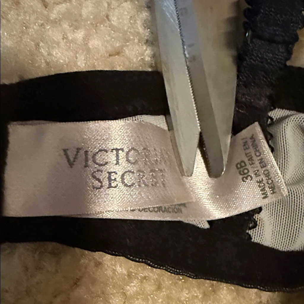 Victoria’s Secret Chic Lace Overlay Bra in Black and White NWOT! Size 36B - Image 3