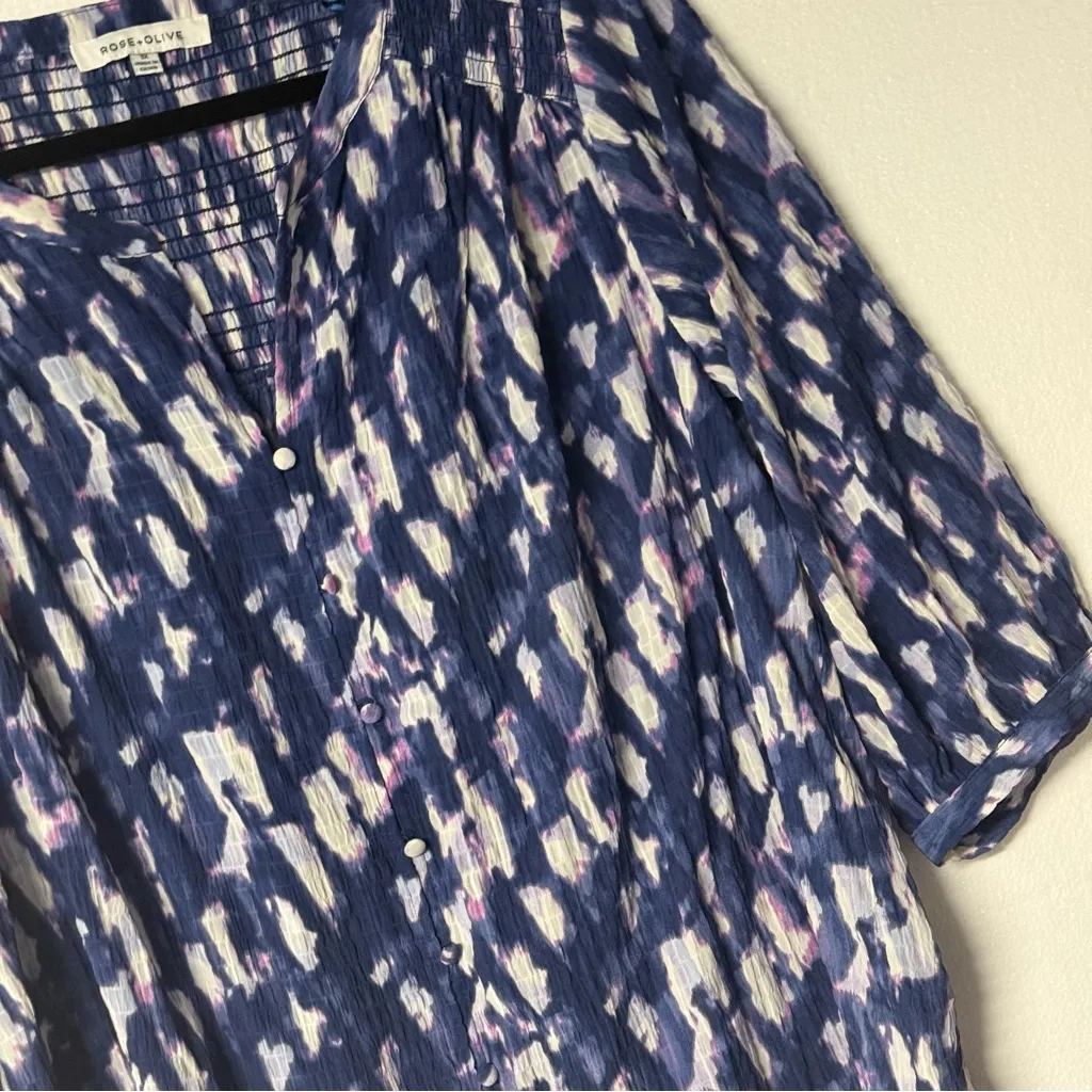 Rose + Olivia Women Y Neck Top 1X Purple Abstract Watercolor Button Front Flowy - Image 4