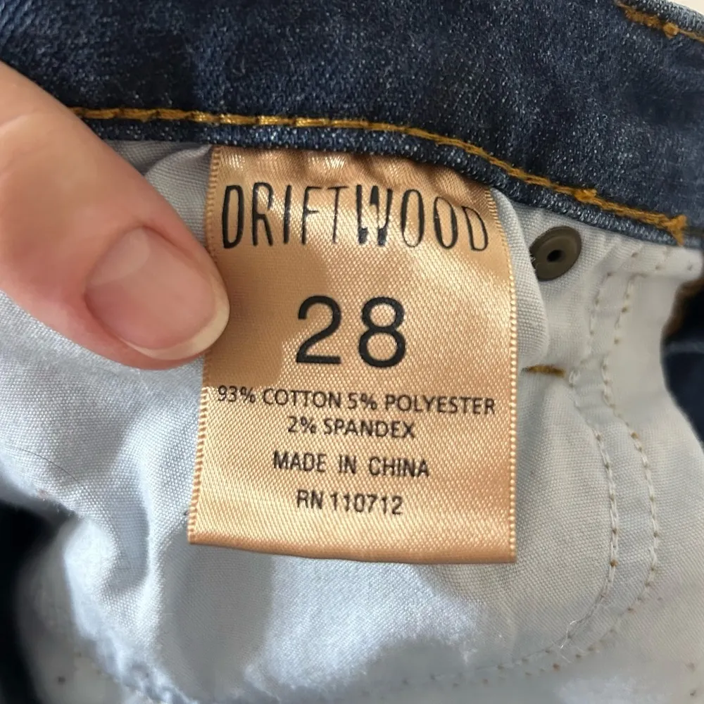 DRIFTWOOD Farrah Embroidered Floral Flare Denim Jeans - Size 28 - Image 8