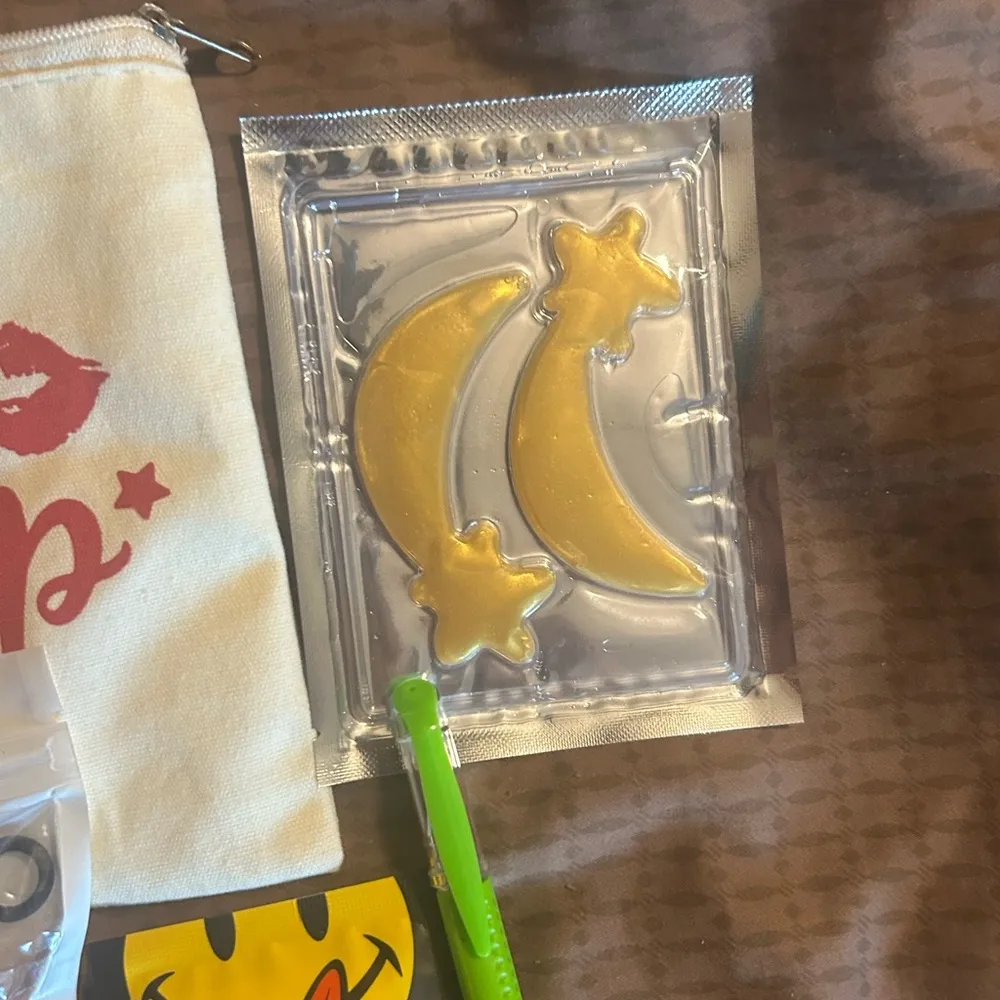 Beaty bag and random items - Image 5