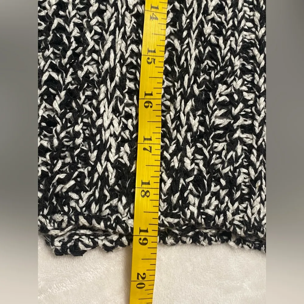 Hollister Black White Knit Vest Sleevess - Image 6