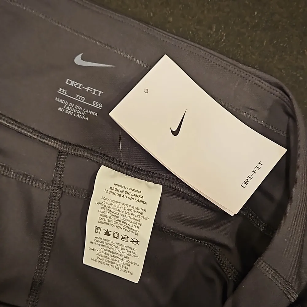 💕NIKE💕 Fast High Waisted Crop Leggings ~ Black XXL NWT - Image 11