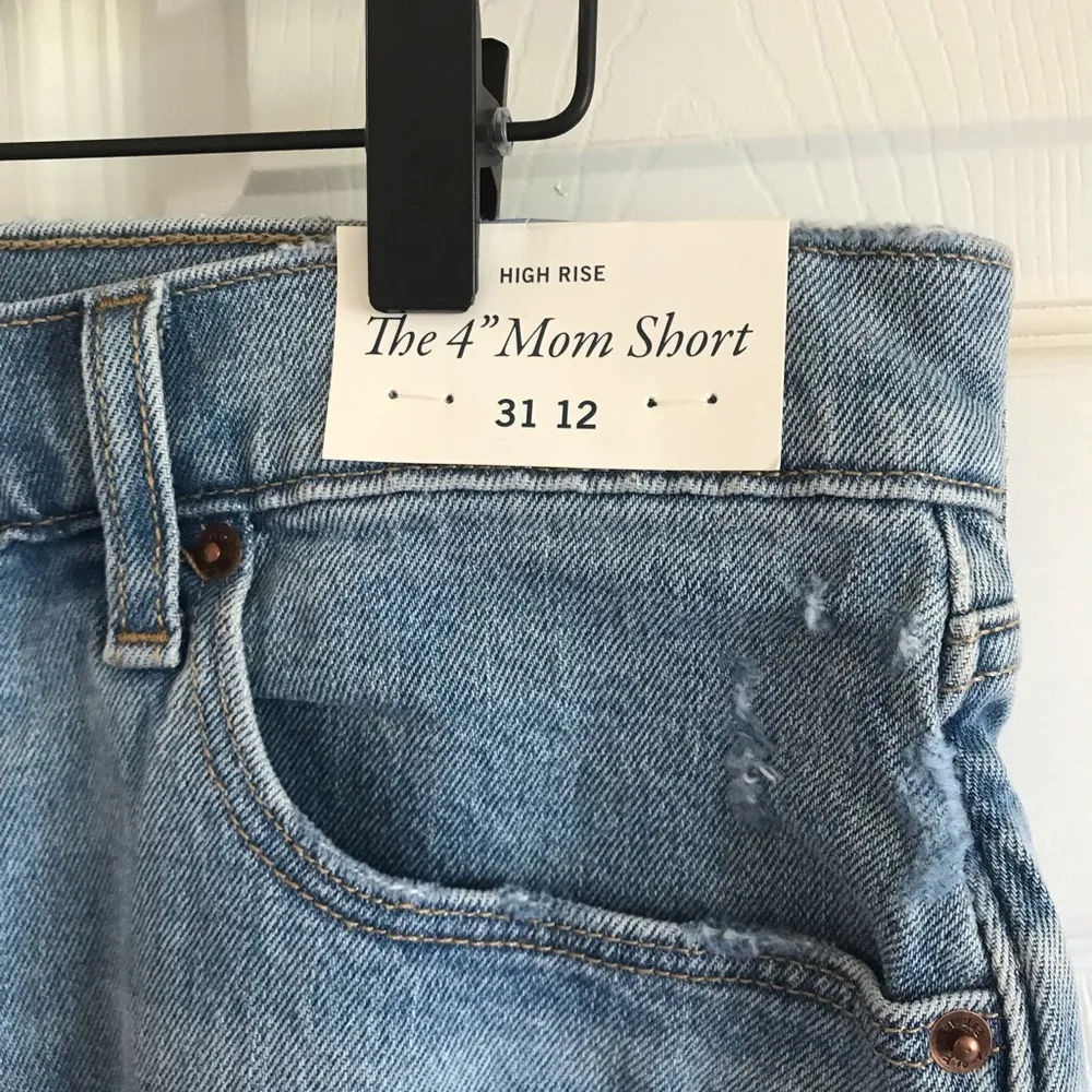 4” Denim Mom Short Distressed New with tags size 31 - Image 7