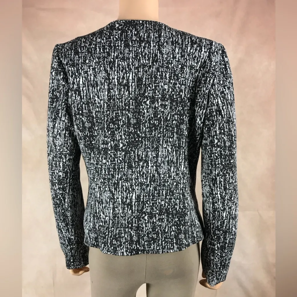 Elegant Monochrome Women's Blazer Black - Image 5