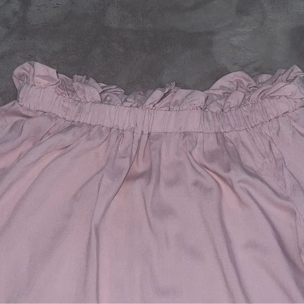 Off Shoulder Ruffle Blouse Women’s Sz Small Lightweight Baby Pink - Image 8