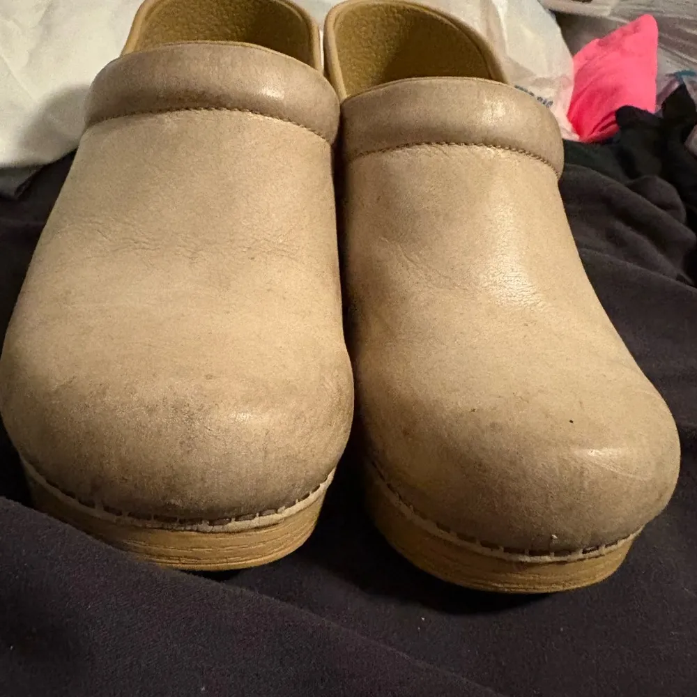 SOLD Women's Cream Slip-On Shoes Danilo Clogs - Image 3