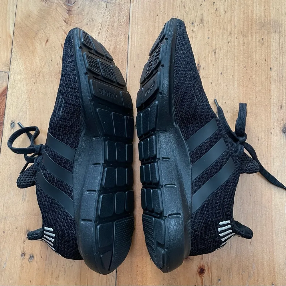 LIKE-NEW ADIDAS SWIFT RUN TRIPLE BLACK RUNNING SNEAKERS WOMENS SIZE 7 - Image 4