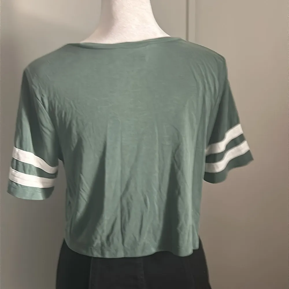⬇️ 2/$25 Marked Listings - Forever 21 Women’s Varsity Style Soft Crop Tee - Image 4
