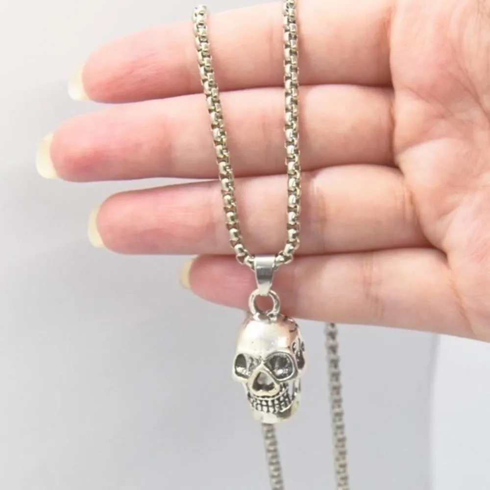 Edgy Skull Necklace Silver - Image 3