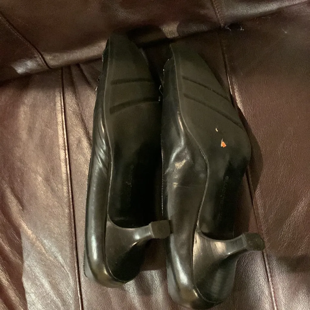 Liz Claiborne small heel shoes EUC - Image 3