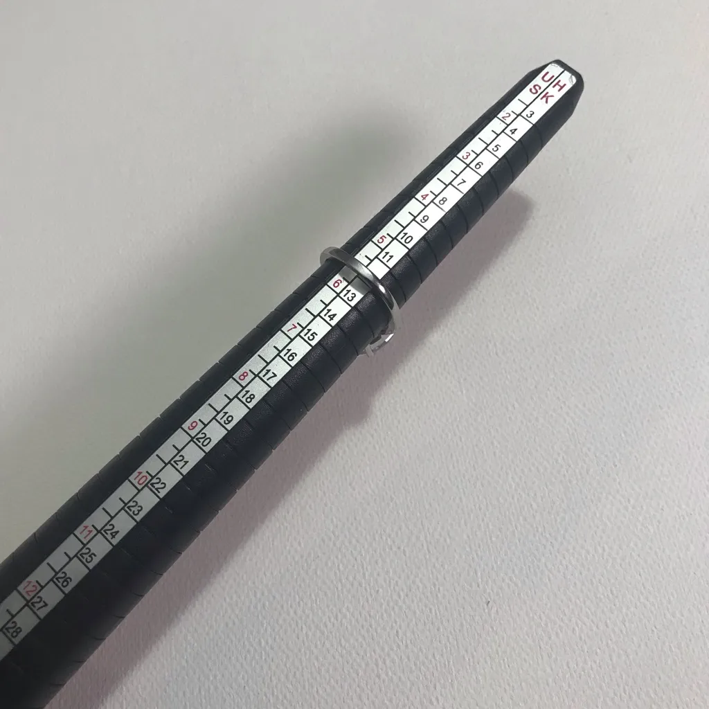 Statement Silver Tone Light Purple Lilac Oval Cut Crystal Ring Size 5.5 - Image 4