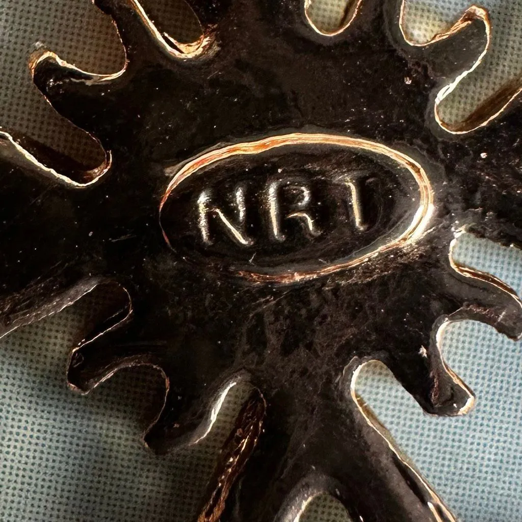 Nina Ricci for Avon NRT Rhinestone Brooch Gold Tone Vintage - Image 4