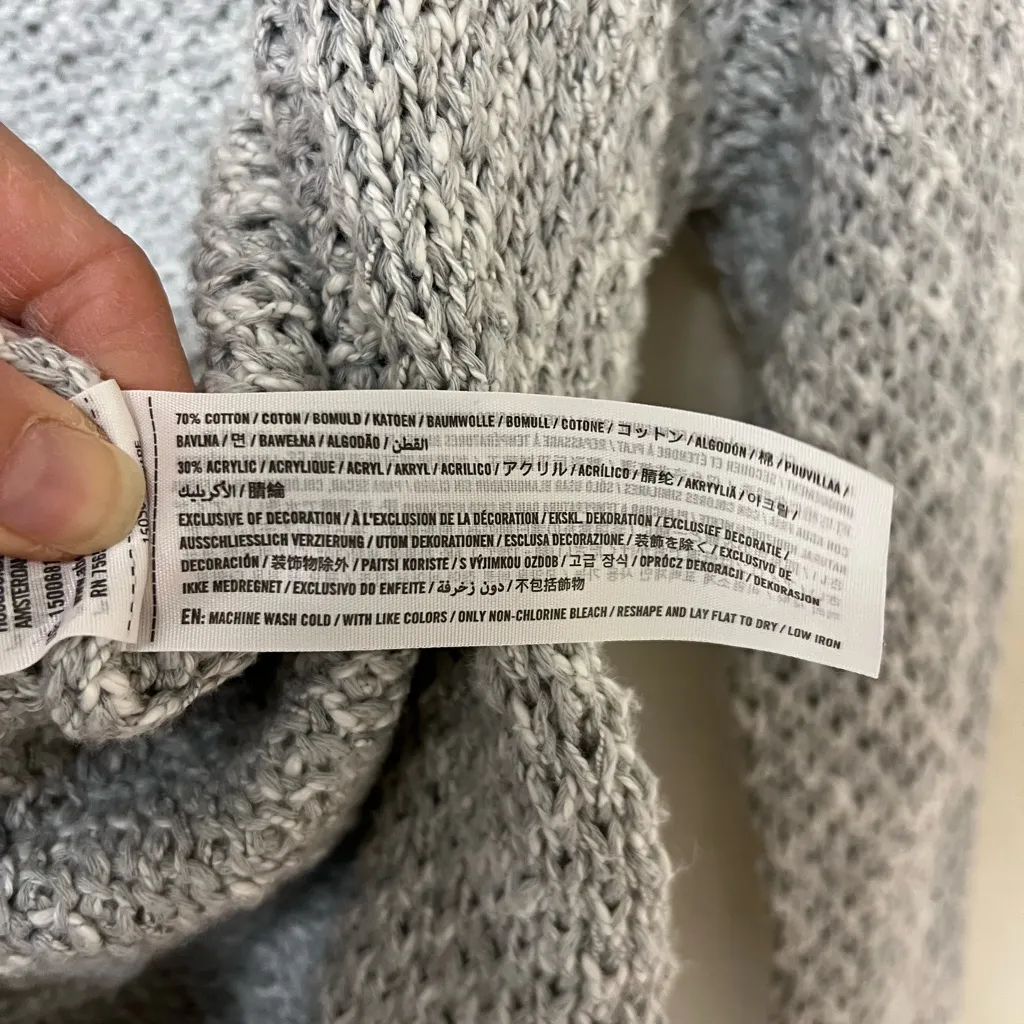 Abercrombie and Fitch gray knitted cropped cardigan - Image 6