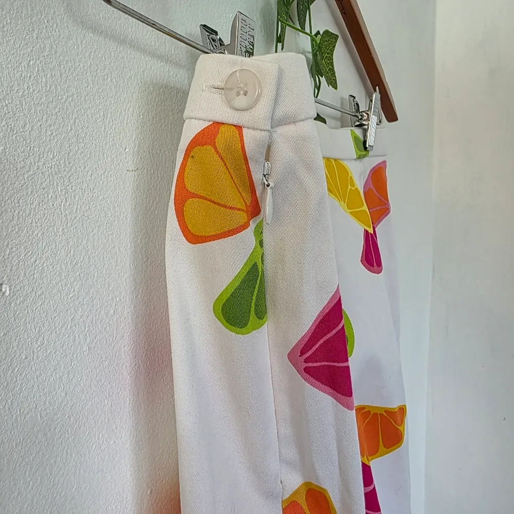 Briggs Capri Pants White with Fruit Slice Design - Image 4
