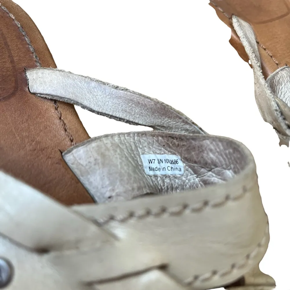 UGG  MIREYA Flip Flop Sandal - Image 9