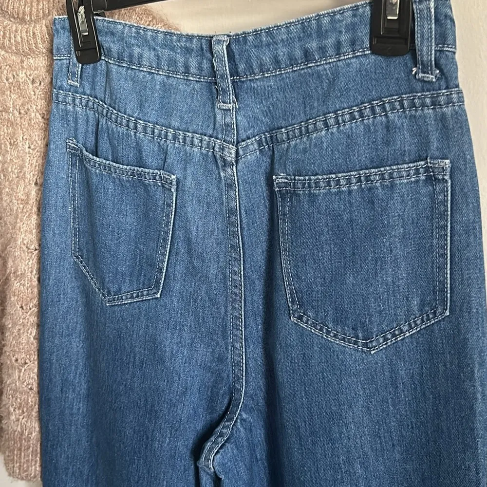 Pretty Little Thing Mid Blue Wash Wide Leg 5-Pocket Denim Jean - Image 6