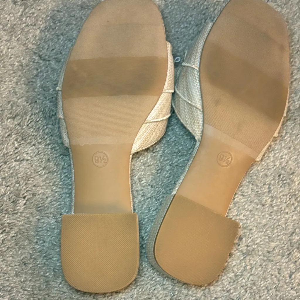 A New Day Women's Tan Mules ruffled top size 9.5 rattan - Image 4